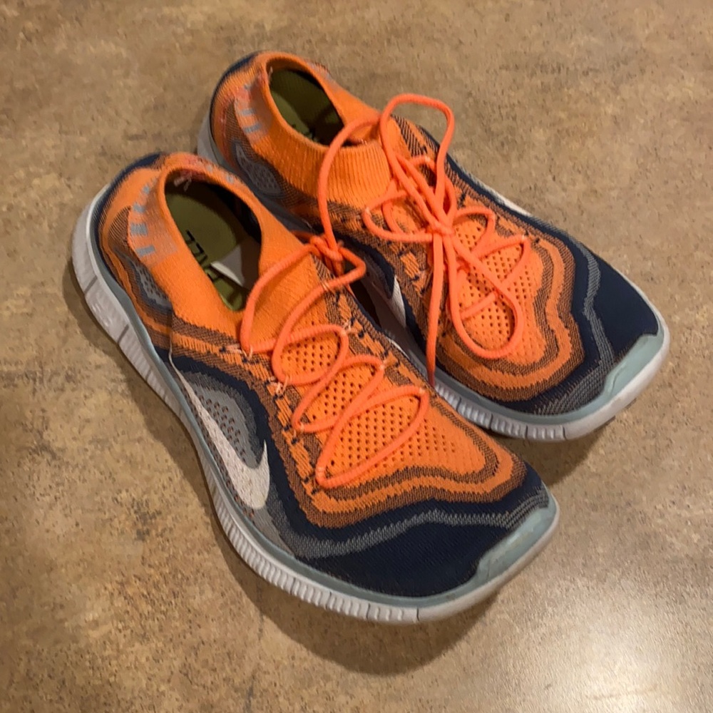 Women’s Nike shoes size 10
